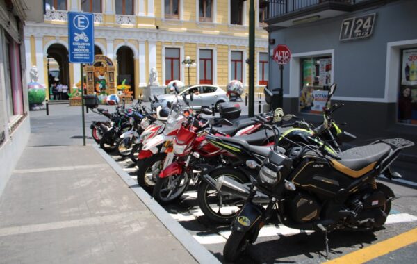 Ayuntamiento de Orizaba recuerda a motociclistas sobre espacios de estacionamiento