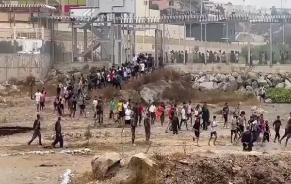 Crisis migratoria en Ceuta: España y Marruecos refuerzan frontera