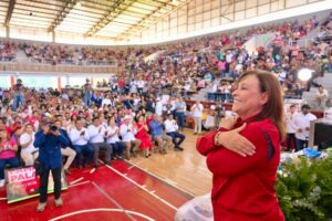 Gobernadora entrega más de 5 mil apoyos en Yanga