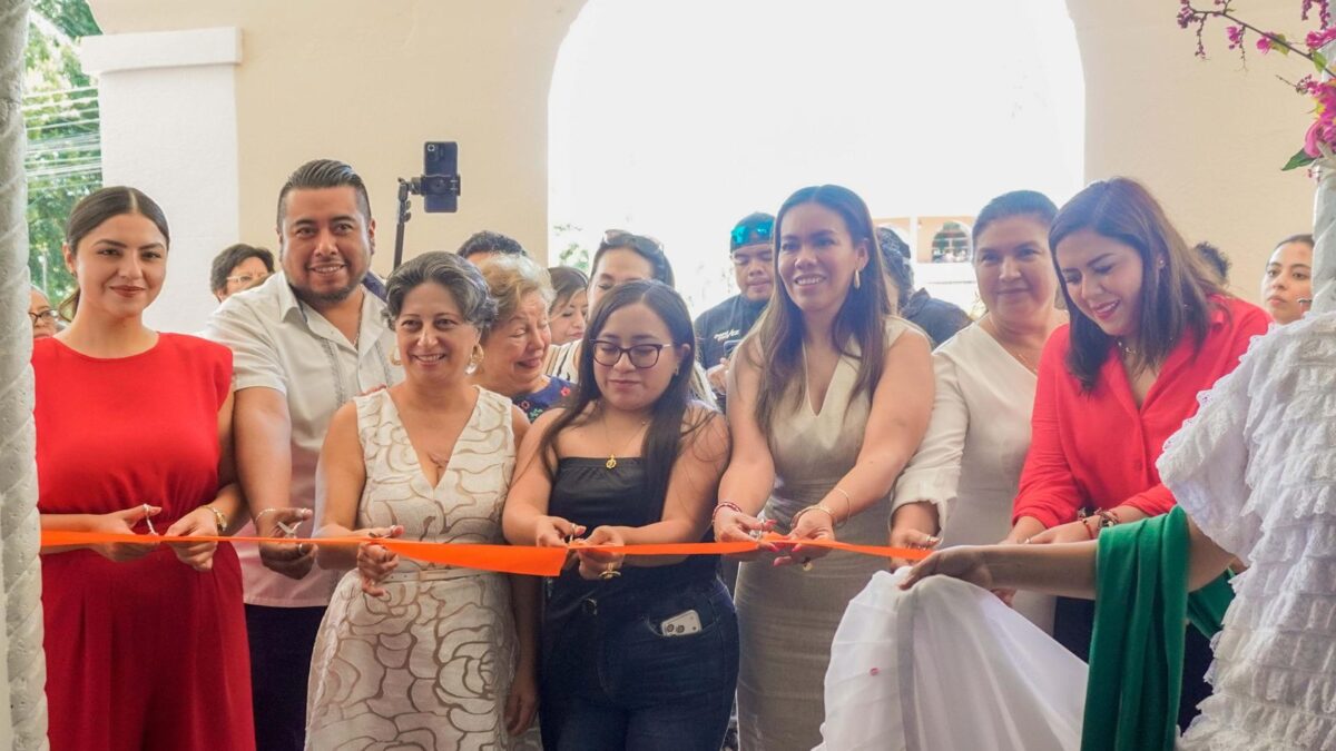 Inauguran exposición histórica en Fortín por Minerva Salas