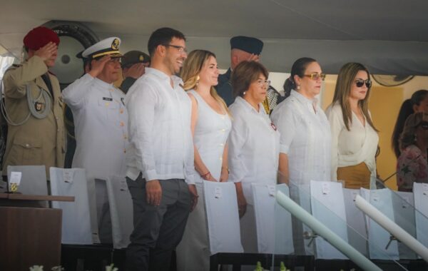 Maryjose Gamboa destaca compromiso de nuevos oficiales navales