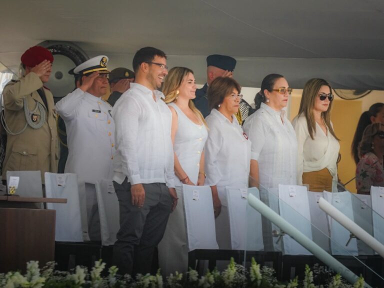 Maryjose Gamboa destaca compromiso de nuevos oficiales navales