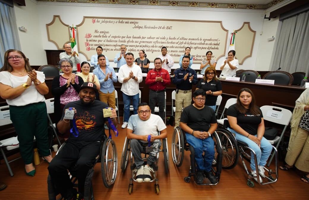 Reconocimiento a atletas de deporte adaptado en Xalapa