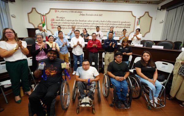 Reconocimiento a atletas de deporte adaptado en Xalapa