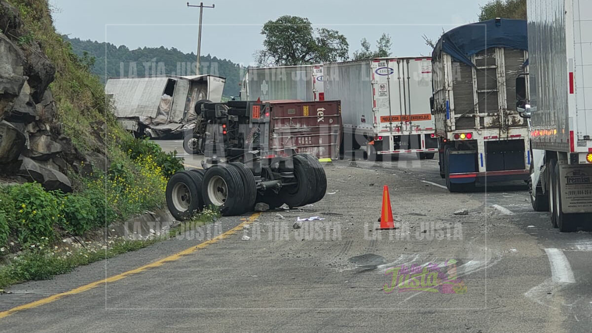 Accidente en Cumbres de Maltrata causa caos vehicular