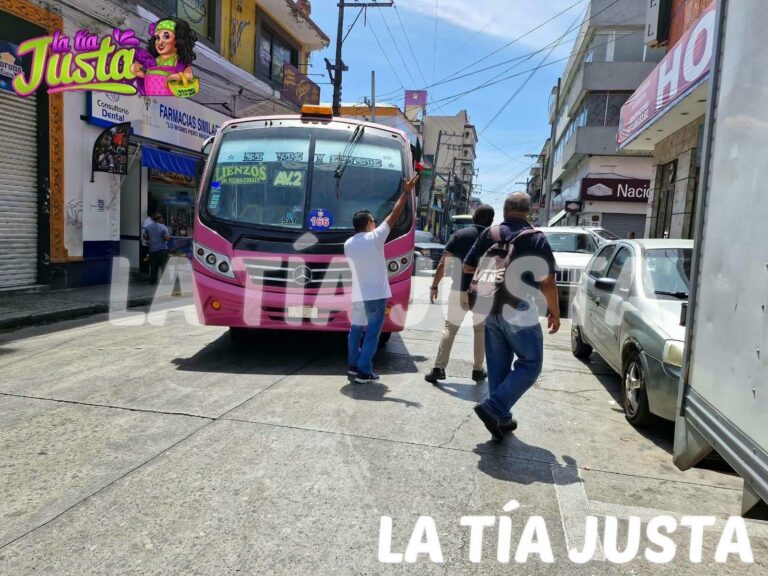 Accidente leve en Córdoba entre autobús y Jeep se resuelve