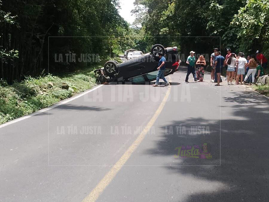 Accidente vehicular deja a familia lesionada en Ixtaczoquitlán