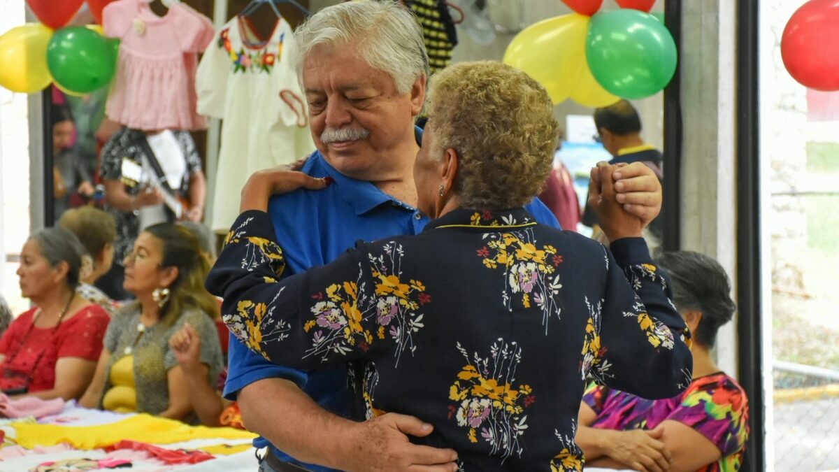 Adultos mayores exhiben su talento en ‘Nuestras Raíces’