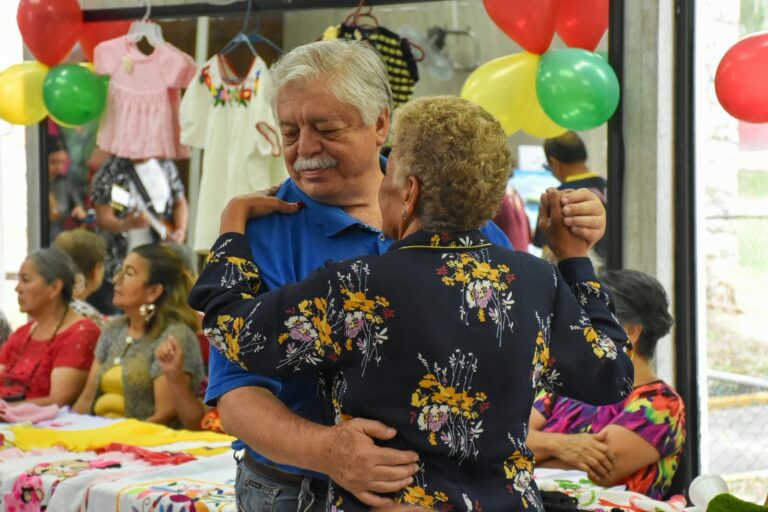 Adultos mayores exhiben su talento en ‘Nuestras Raíces’