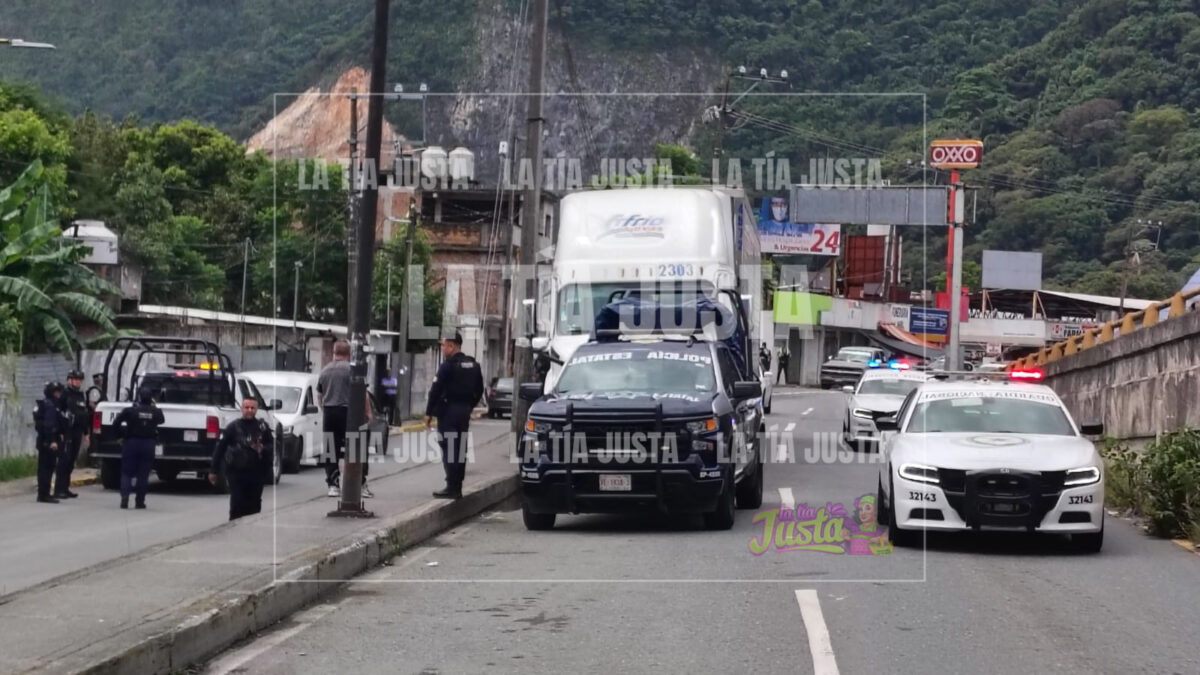 Asalto a tractocamión deja herido a operador en Huiloapan