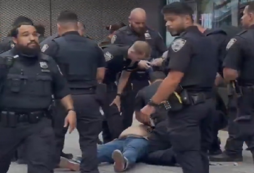 Ataque en Times Square deja una mujer muerta y un herido