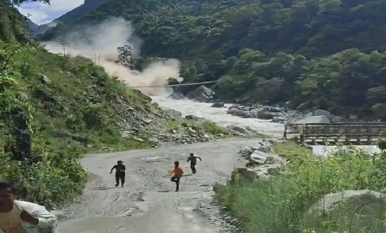 Avalancha en Nepal deja más de 160 muertos y cientos de desaparecidos