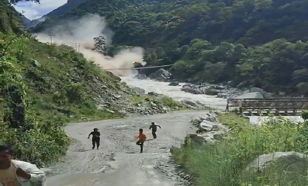 Avalancha en Nepal deja más de 160 muertos y cientos de desaparecidos