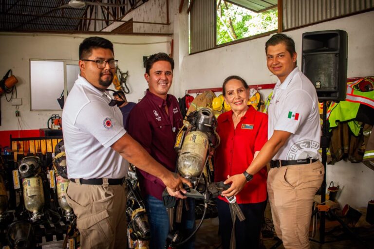 Ayuntamiento de San Andrés Tuxtla homenajea a bomberos locales