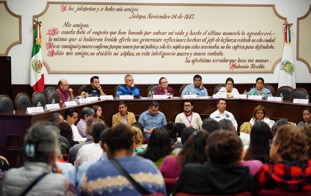 Ayuntamiento recibe más de mil 800 solicitudes en Día del Pueblo