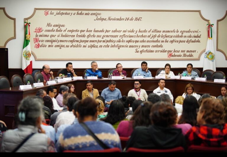 Ayuntamiento recibe más de mil 800 solicitudes en Día del Pueblo