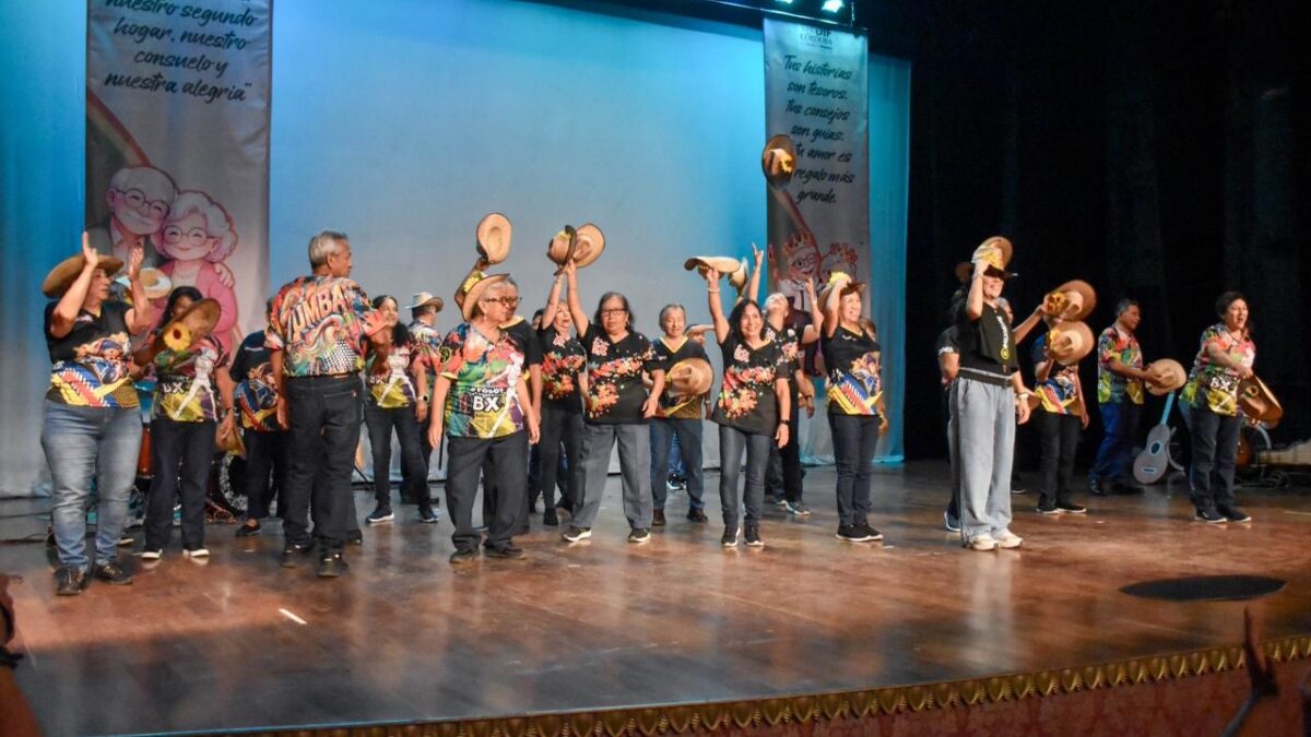 Celebran a adultos mayores en ‘Memorias Vivas en el Escenario’