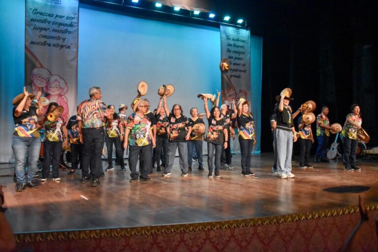 Celebran a adultos mayores en ‘Memorias Vivas en el Escenario’