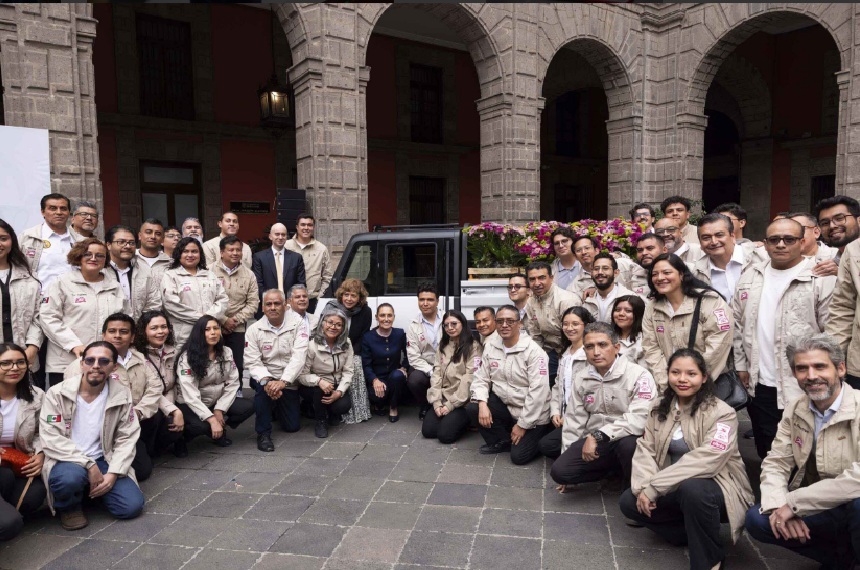 Claudia Sheinbaum lanza Olinia Carga, minivehículo eléctrico
