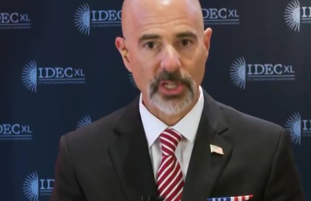 Cole denuncia corrupción en México y resalta colaboración con Harfuch