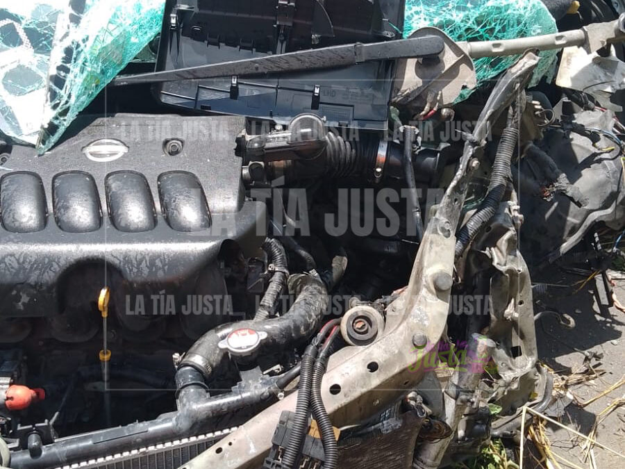 Conductor prensado tras choque en Cuitláhuac