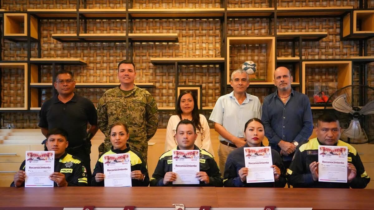 Córdoba reconoce a policías por capacitación en turismo