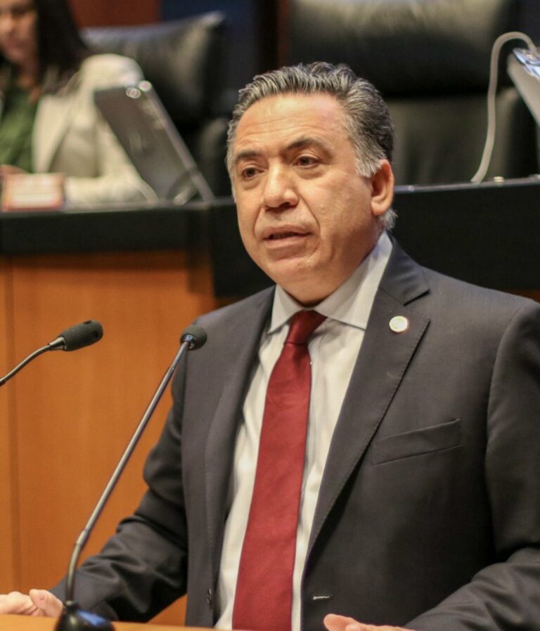 Enrique Inzunza deja Morena y se convierte en senador independiente