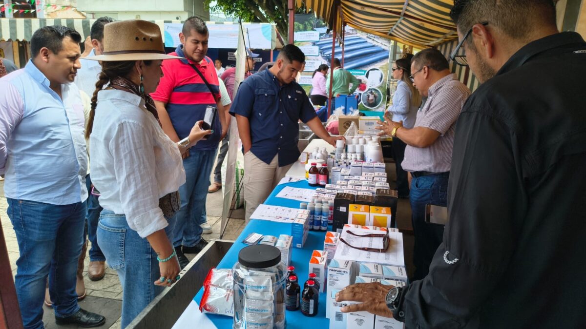 Éxito del Segundo Foro Porcícola en Ixhuatlán del Café