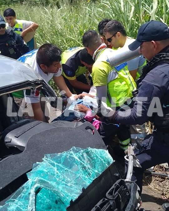 Fallece conductor tras accidente en carretera Cuitláhuac-La Tinaja