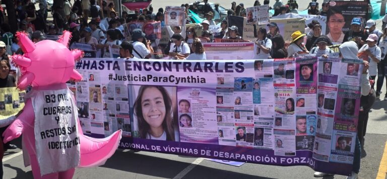 Familias marchan en México por desaparecidos y exigen justicia