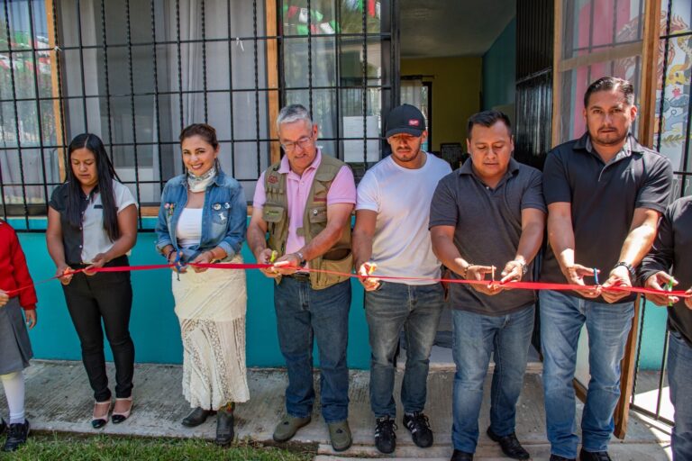 Inauguran aula equipada en Ixhuatlán con apoyo federal