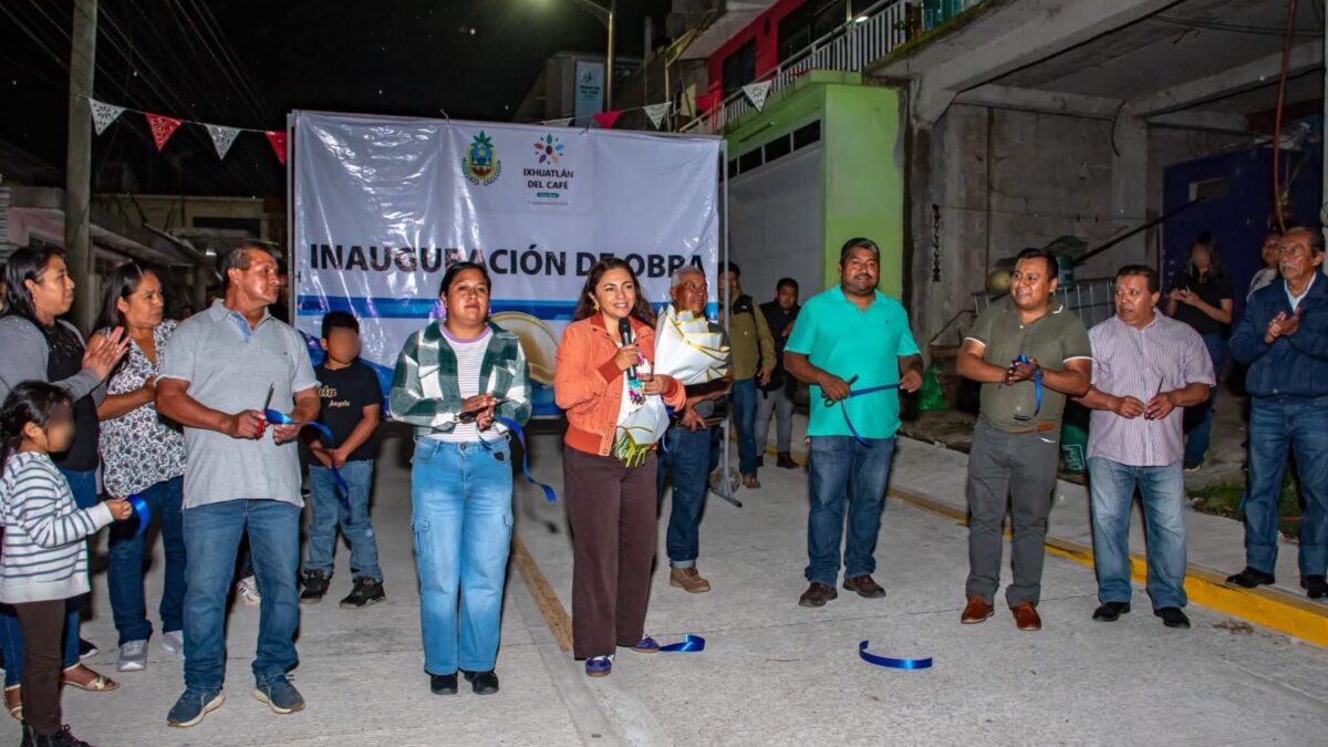Inauguran calle con alumbrado en Presidio