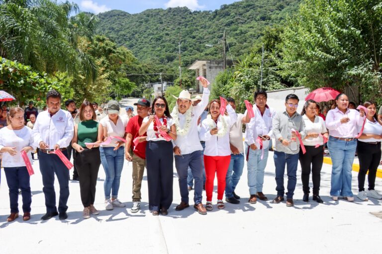 Inauguran obras de pavimentación en Campo Chico