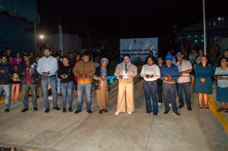 Inauguran pavimentación en Guzmantla, Ixhuatlán del Café