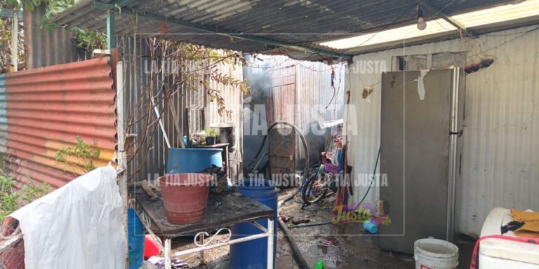 Incendio consume taller de electrodomésticos en Río Blanco