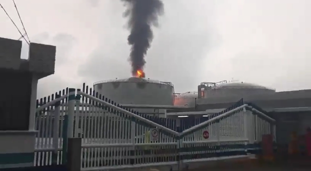 Incendio en Terminal Pajaritos tras tormenta eléctrica