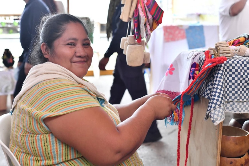 Juliana Jerónimo y la tradición del telar de cintura