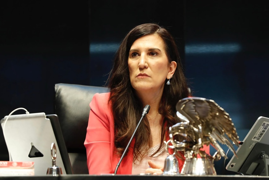 Kenia López propone desaparición de poderes en Sinaloa