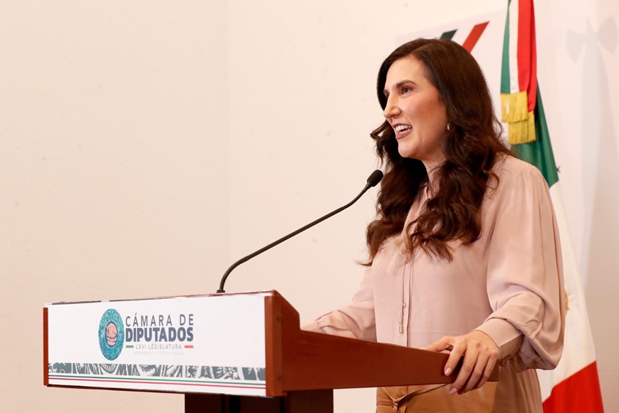 Kenia López propone revisar el derecho de réplica