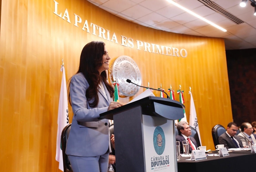 Kenia López Rabadán presenta su informe como presidenta de la Cámara