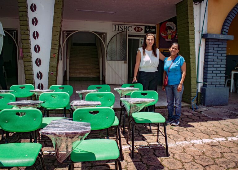 Mobiliario escolar entregado en Matlaquiahuitl