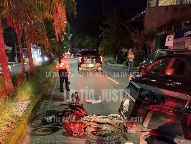 Motociclista sufre lesiones leves en accidente vehicular