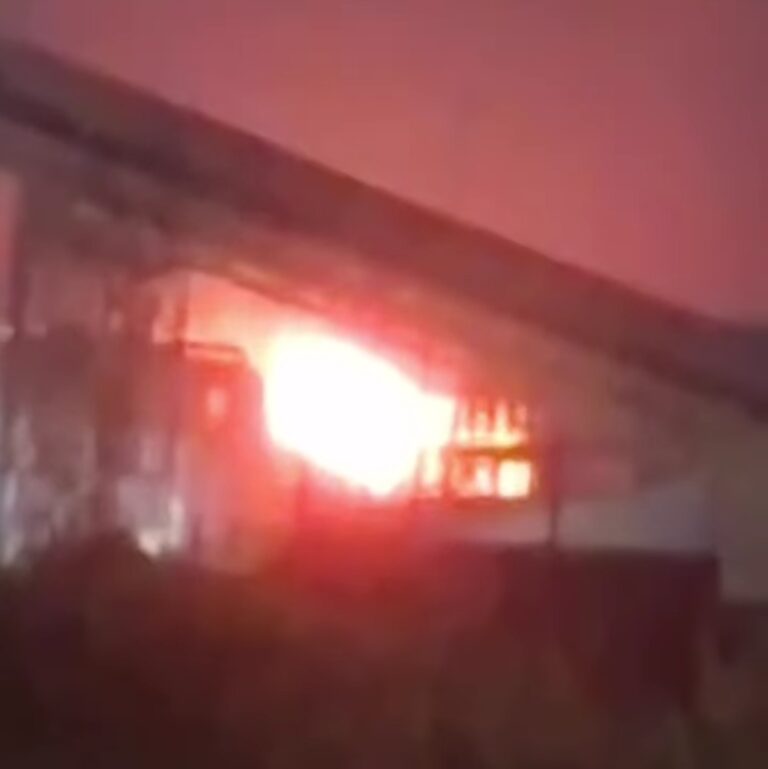 Pemex combate incendio en terminal Pajaritos con nitrógeno y agua