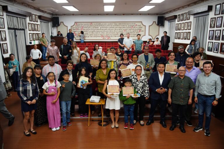 Premian a ganadores del concurso Xalapa de Lectura en Corto