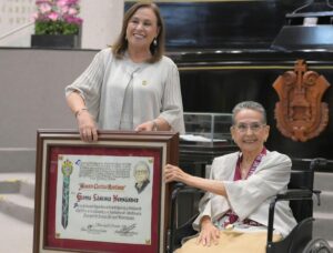 Reconocimiento a Gloria Sánchez por su labor educativa y social