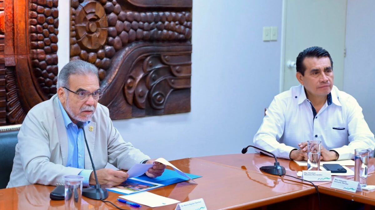 Reunión para crear extensión de la UV en Altas Montañas