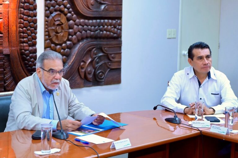 Reunión para crear extensión de la UV en Altas Montañas
