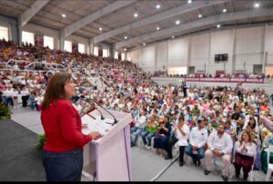 Rocío Nahle entrega 1,800 apoyos en Veracruz