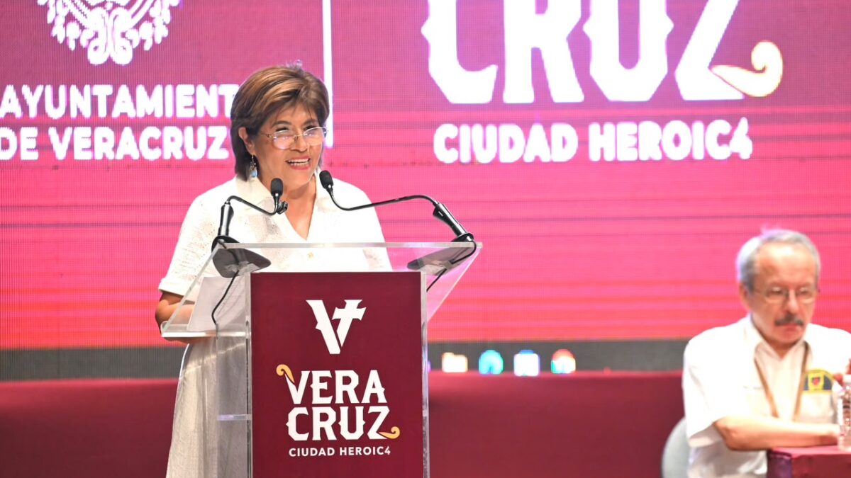 Rosa María Hernández apoya a los Cuerpos de Bomberos