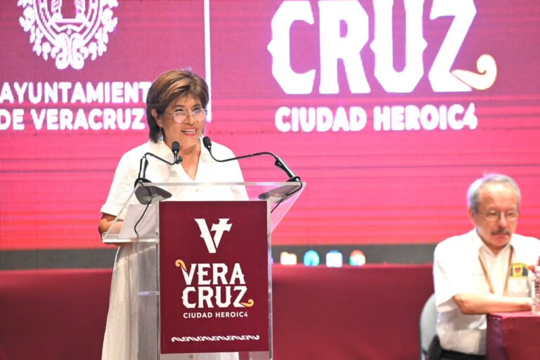 Rosa María Hernández apoya a los Cuerpos de Bomberos